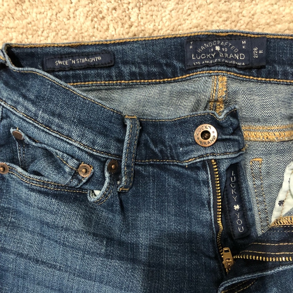 Lucky brand sweet ‘n straight jeans. Size 2/26